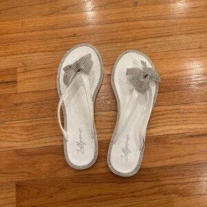 White bow flip flops